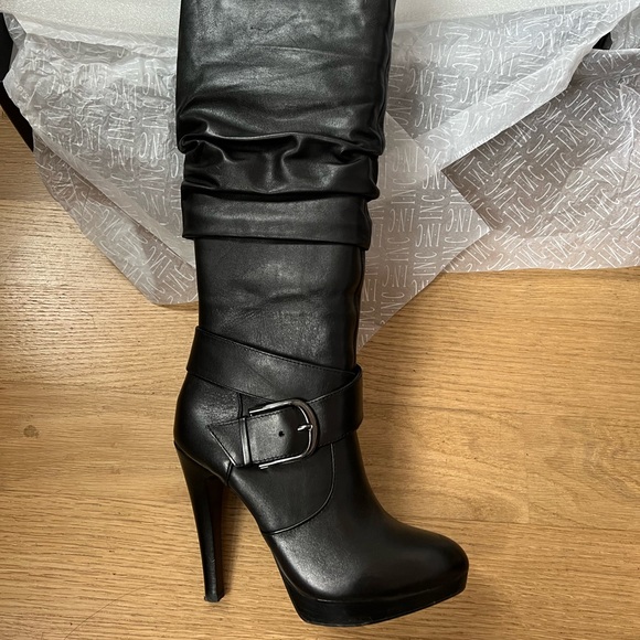 Knee high boots! - Picture 1 of 5